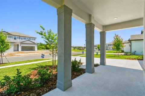 House in Zephyrhills, Florida 5 bedrooms, 332.13 sq.m. № 1899735 - photo 2