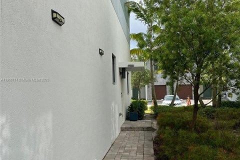 Townhouse in Plantation, Florida 3 bedrooms, 155.33 sq.m. № 1968399 - photo 5
