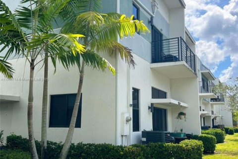 Townhouse in Plantation, Florida 3 bedrooms, 155.33 sq.m. № 1968399 - photo 4