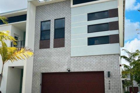 Townhouse in Plantation, Florida 3 bedrooms, 155.33 sq.m. № 1968399 - photo 2