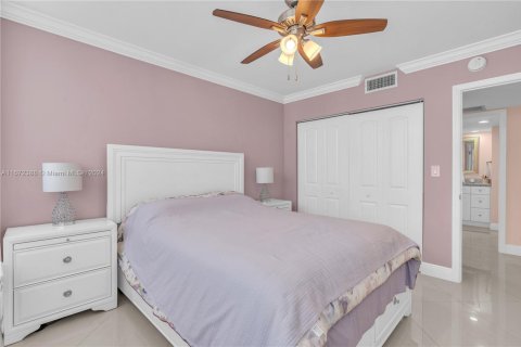 Condo in Miami, Florida, 2 bedrooms  № 1861095 - photo 16