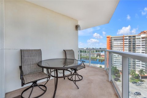 Condo in Miami, Florida, 2 bedrooms  № 1861095 - photo 18