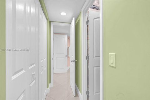 Condo in Miami, Florida, 2 bedrooms  № 1861095 - photo 11