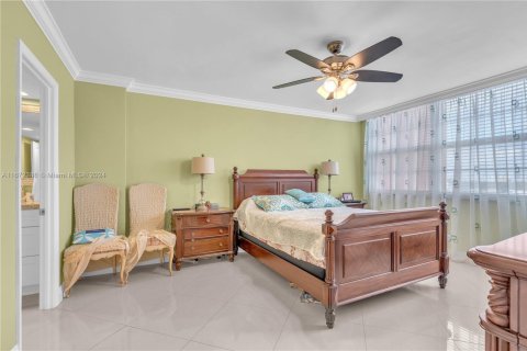 Condo in Miami, Florida, 2 bedrooms  № 1861095 - photo 13
