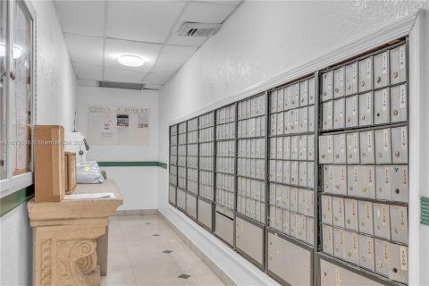 Condo in Miami, Florida, 2 bedrooms  № 1861095 - photo 21