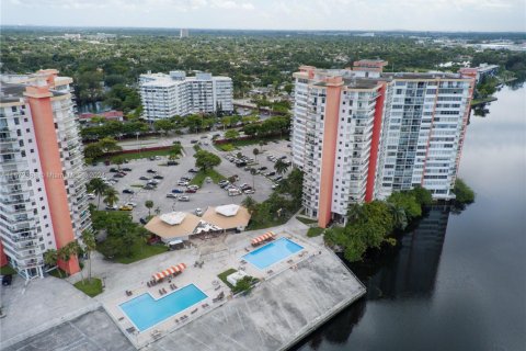 Condo in Miami, Florida, 2 bedrooms  № 1861095 - photo 24