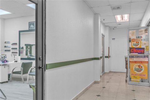 Condo in Miami, Florida, 2 bedrooms  № 1861095 - photo 22