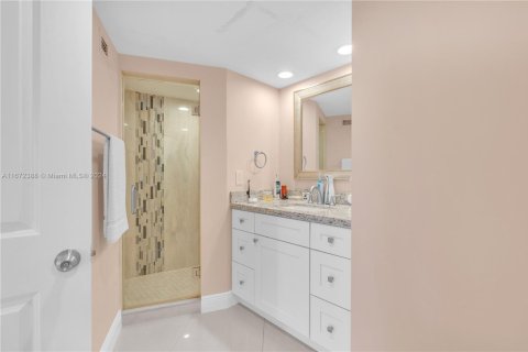 Condo in Miami, Florida, 2 bedrooms  № 1861095 - photo 12