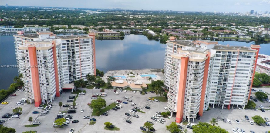 Condo in Miami, Florida, 2 bedrooms  № 1861095