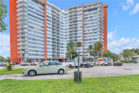 Condo in Miami, Florida, 2 bedrooms  № 1861095 - photo 25