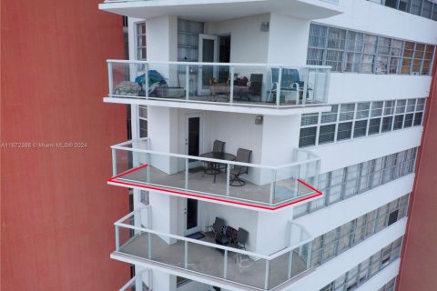 Condo in Miami, Florida, 2 bedrooms  № 1861095 - photo 26