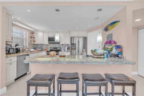Condo in Miami, Florida, 2 bedrooms  № 1861095 - photo 8
