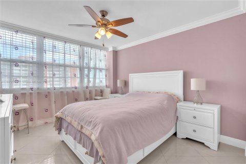 Condo in Miami, Florida, 2 bedrooms  № 1861095 - photo 17