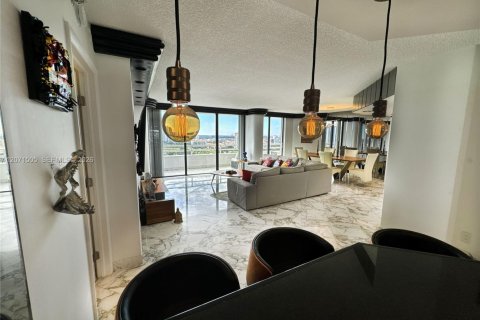 Copropriété à louer à Aventura, Floride: 2 chambres, 141.3 m2 № 2387130 - photo 11