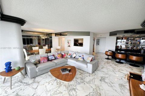 Copropriété à louer à Aventura, Floride: 2 chambres, 141.3 m2 № 2387130 - photo 4