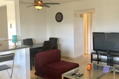 Condo in Hollywood, Florida, 1 bedroom  № 1852060 - photo 7