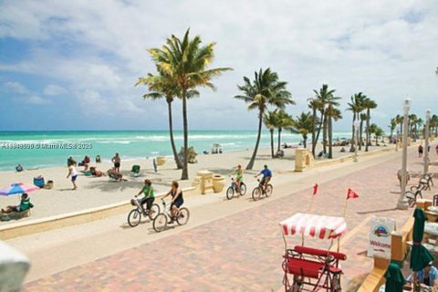 Condo in Hollywood, Florida, 1 bedroom  № 1852060 - photo 26