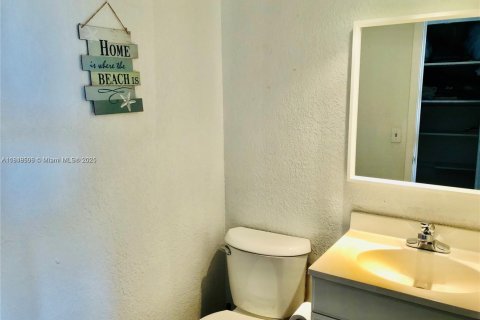 Condo in Hollywood, Florida, 1 bedroom  № 1852060 - photo 6
