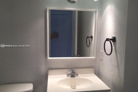 Condo in Hollywood, Florida, 1 bedroom  № 1852060 - photo 13