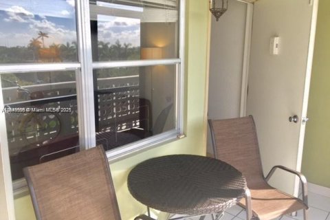 Condo in Hollywood, Florida, 1 bedroom  № 1852060 - photo 4