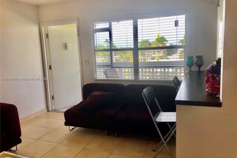 Condo in Hollywood, Florida, 1 bedroom  № 1852060 - photo 3