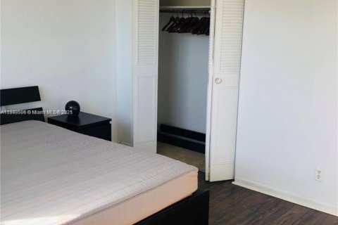 Condo in Hollywood, Florida, 1 bedroom  № 1852060 - photo 10
