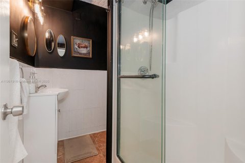 Propiedad comercial en venta en Hollywood, Florida, 112.78 m2 № 1953286 - foto 17