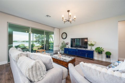 Casa en venta en Orlando, Florida, 5 dormitorios, 328.87 m2 № 1877488 - foto 18