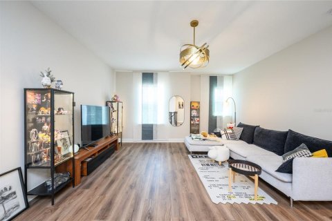 Casa en venta en Orlando, Florida, 5 dormitorios, 328.87 m2 № 1877488 - foto 27