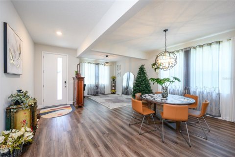 Casa en venta en Orlando, Florida, 5 dormitorios, 328.87 m2 № 1877488 - foto 7