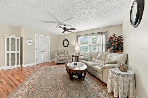 Copropriété à vendre à Seminole, Floride: 2 chambres, 127.74 m2 № 2387621 - photo 2
