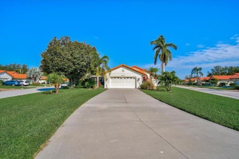 House in Bradenton, Florida 3 bedrooms, 205.96 sq.m. № 228713 - photo 11