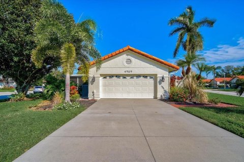 House in Bradenton, Florida 3 bedrooms, 205.96 sq.m. № 228713 - photo 10