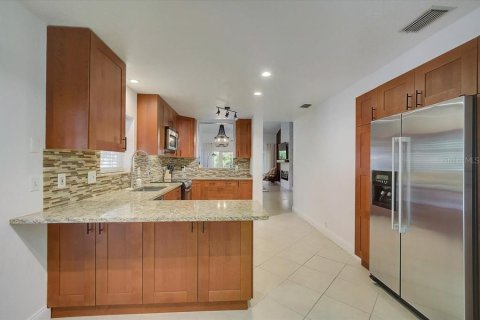 House in Bradenton, Florida 3 bedrooms, 205.96 sq.m. № 228713 - photo 30