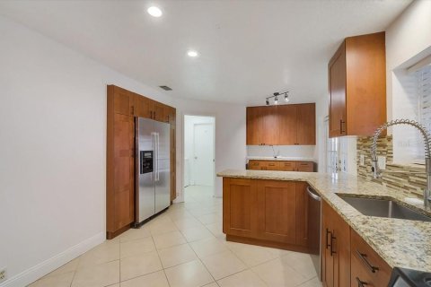House in Bradenton, Florida 3 bedrooms, 205.96 sq.m. № 228713 - photo 26