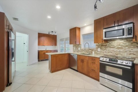 House in Bradenton, Florida 3 bedrooms, 205.96 sq.m. № 228713 - photo 24