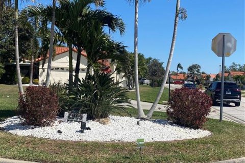 House in Bradenton, Florida 3 bedrooms, 205.96 sq.m. № 228713 - photo 3