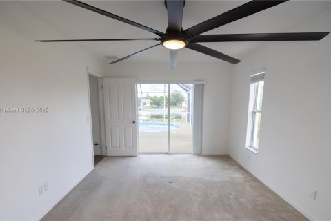 House in Cape Coral, Florida 4 bedrooms, 144.56 sq.m. № 1825829 - photo 13