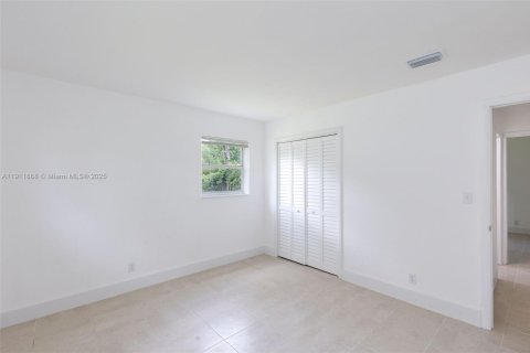 House in Hallandale Beach, Florida 2 bedrooms, 88.91 sq.m. № 1968111 - photo 8