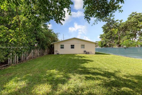 House in Hallandale Beach, Florida 2 bedrooms, 88.91 sq.m. № 1968111 - photo 18