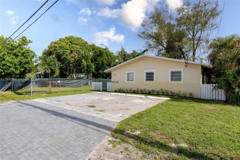 House in Hallandale Beach, Florida 2 bedrooms, 88.91 sq.m. № 1968111 - photo 14