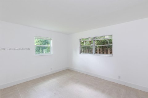 House in Hallandale Beach, Florida 2 bedrooms, 88.91 sq.m. № 1968111 - photo 9