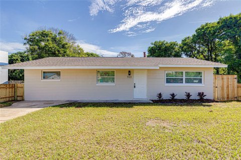 House in Fruitland Park, Florida 3 bedrooms, 105.54 sq.m. № 2339311