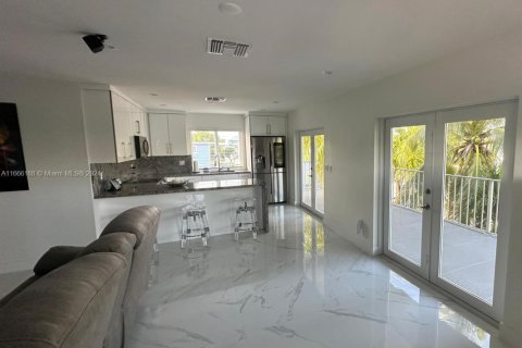 Снять в аренду виллу или дом в Ки-Ларго, Флорида 3 спальни, 183.11м2, № 1933857 - фото 3