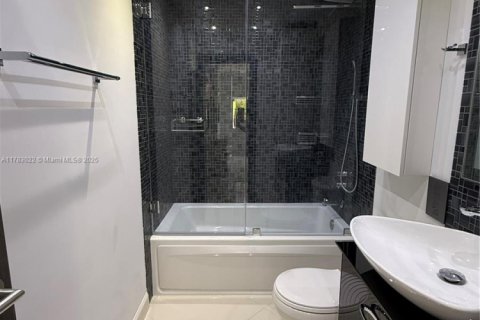 Condominio en venta en Hallandale Beach, Florida, 2 dormitorios, 101.45 m2 № 1727170 - foto 13