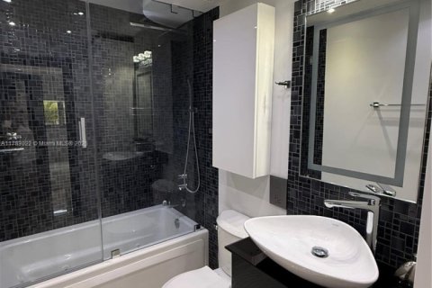 Condominio en venta en Hallandale Beach, Florida, 2 dormitorios, 101.45 m2 № 1727170 - foto 10