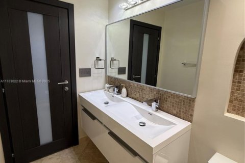 Condominio en venta en Hallandale Beach, Florida, 2 dormitorios, 101.45 m2 № 1727170 - foto 23