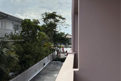 Condominio en venta en Hallandale Beach, Florida, 2 dormitorios, 101.45 m2 № 1727170 - foto 28