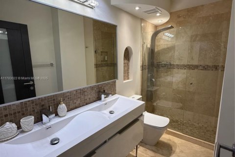 Condominio en venta en Hallandale Beach, Florida, 2 dormitorios, 101.45 m2 № 1727170 - foto 22