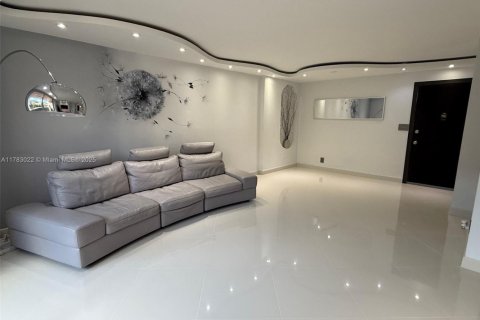 Condominio en venta en Hallandale Beach, Florida, 2 dormitorios, 101.45 m2 № 1727170 - foto 5